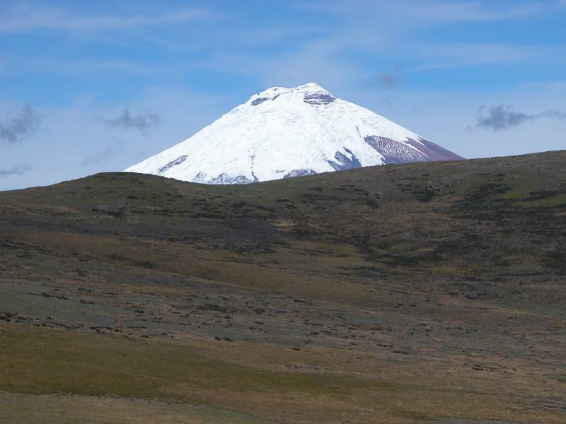  Cotopaxi: Parque Nacional Cotopaxi, volcán Cotopaxi, camino al refugio José F. Rivas,00º39'00''S 78º26'11''W, 4415 m.